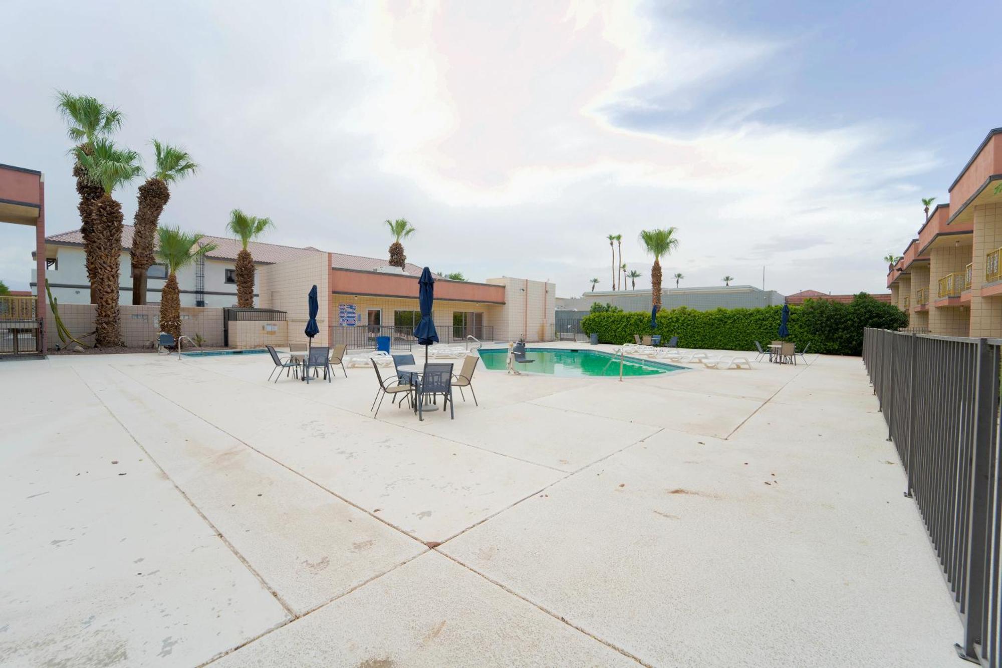 Royal Plaza Inn Indio Εξωτερικό φωτογραφία