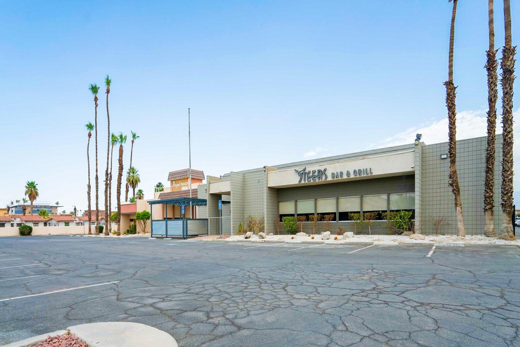 Royal Plaza Inn Indio Εξωτερικό φωτογραφία