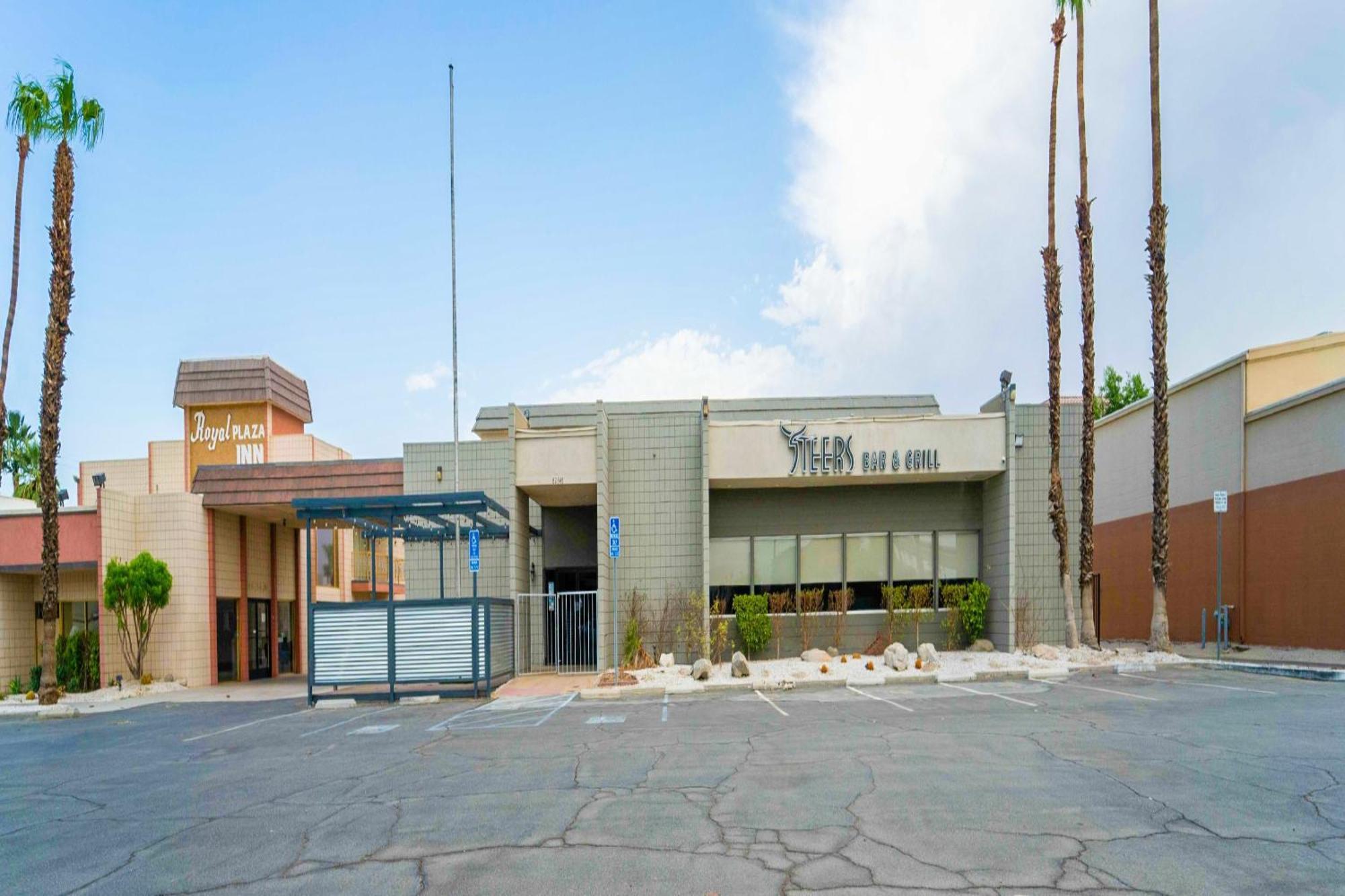 Royal Plaza Inn Indio Εξωτερικό φωτογραφία