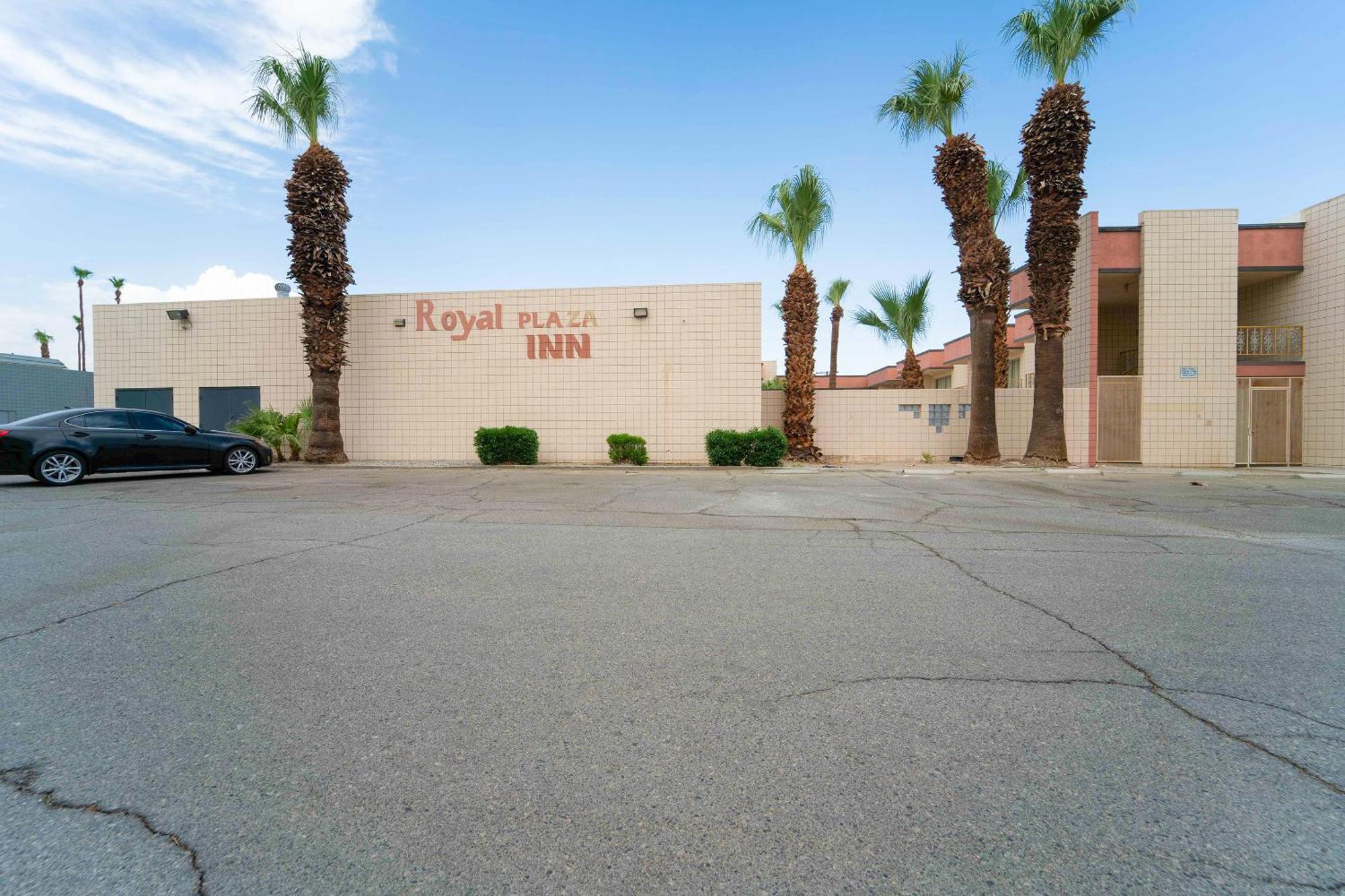 Royal Plaza Inn Indio Εξωτερικό φωτογραφία